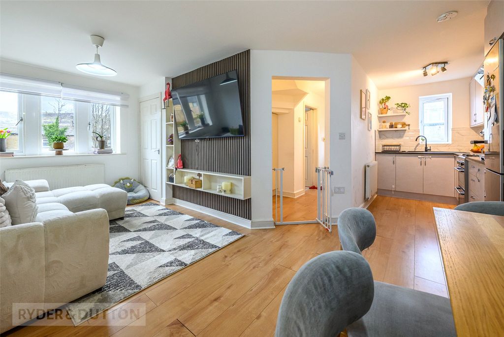 Property photo 2 of 21 Living Room