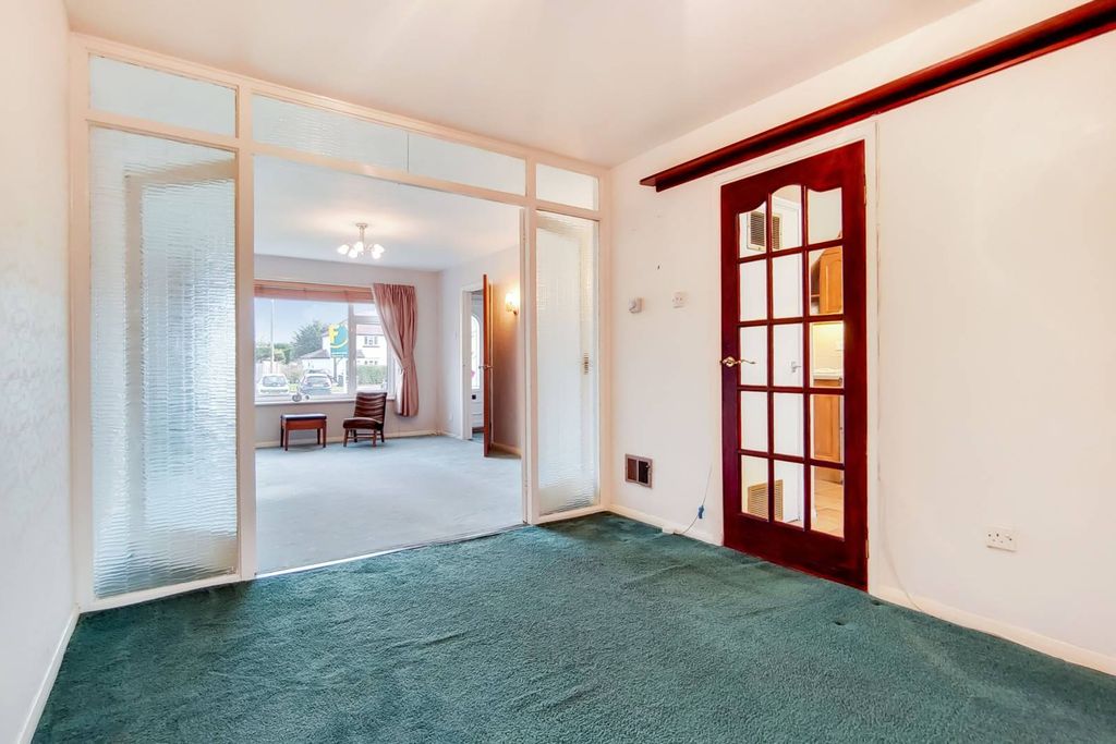 Property photo 2 of 20