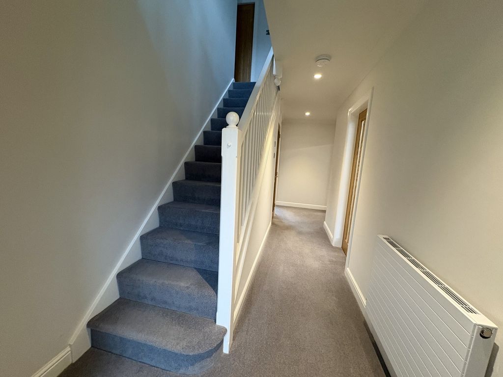Property photo 2 of 28