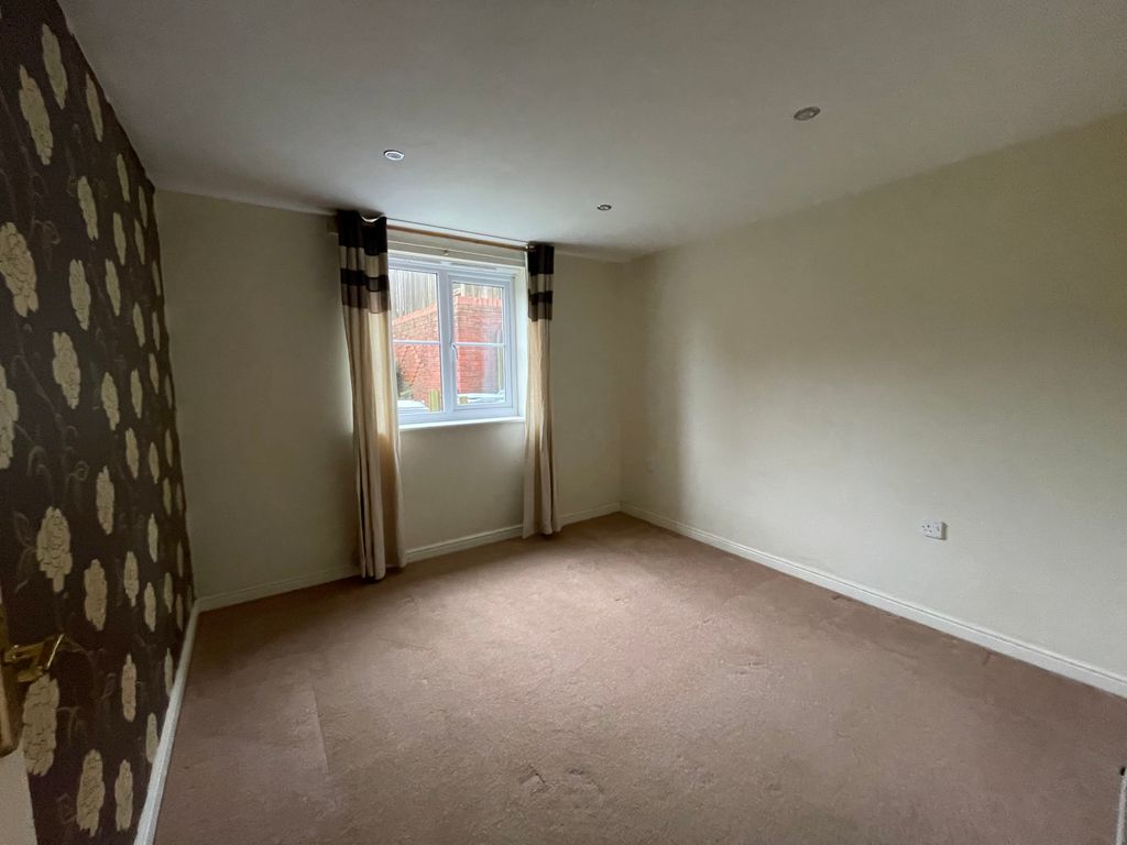 Property photo 3 of 8 Bedroom 1