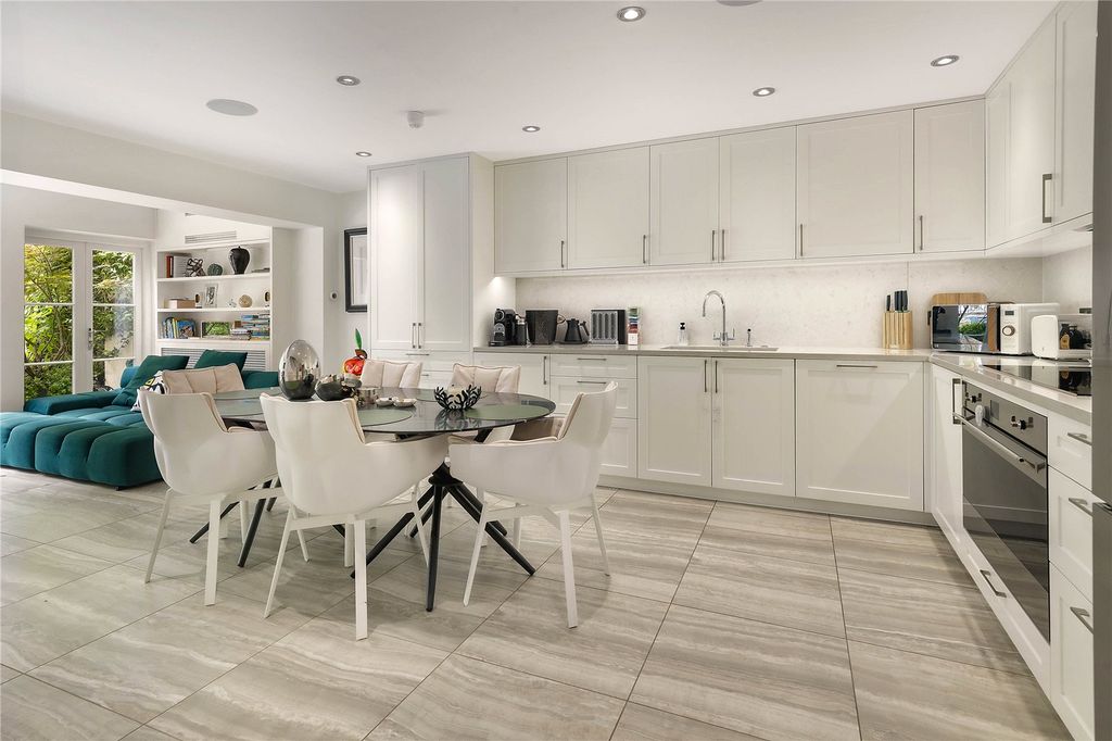 Property photo 3 of 11 Kitchen/Dining