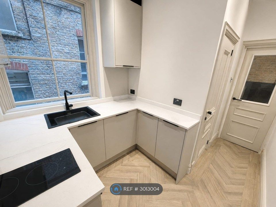 Property photo 2 of 11 Kitchen