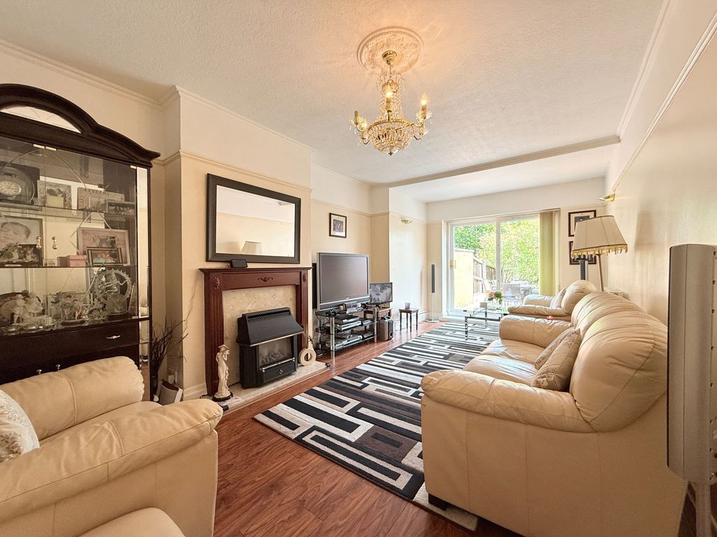 Property photo 3 of 27