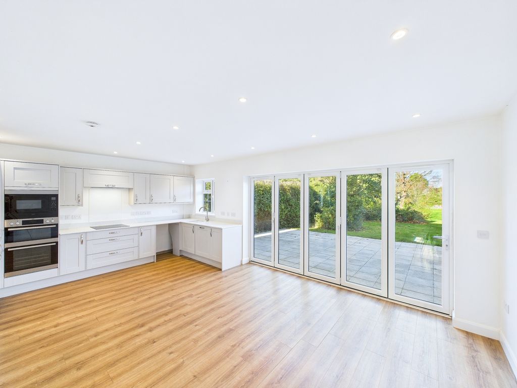 Property photo 2 of 16 Cam01909G0-Pr0427-Still025