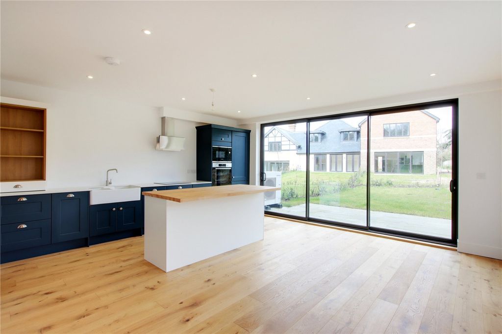 Property photo 1 of 17 3 Orchards Kitchen