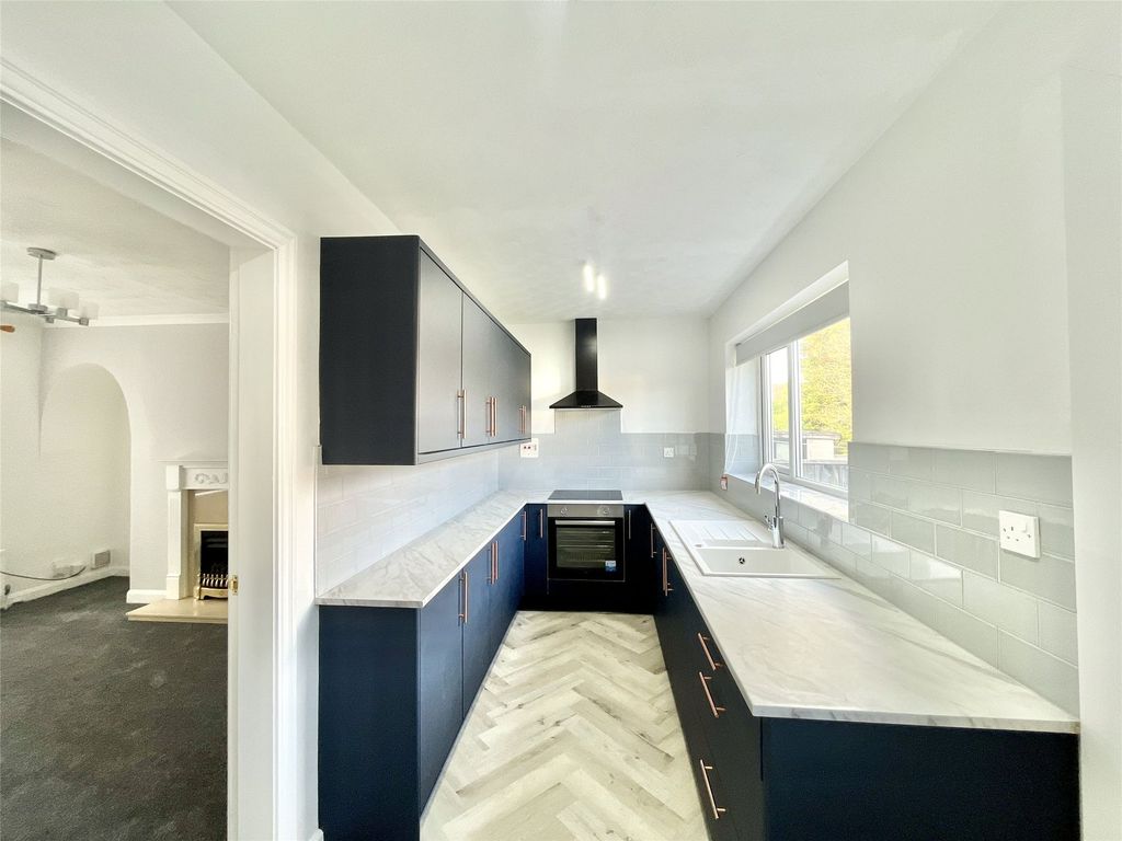 Property photo 1 of 11 Kitchen