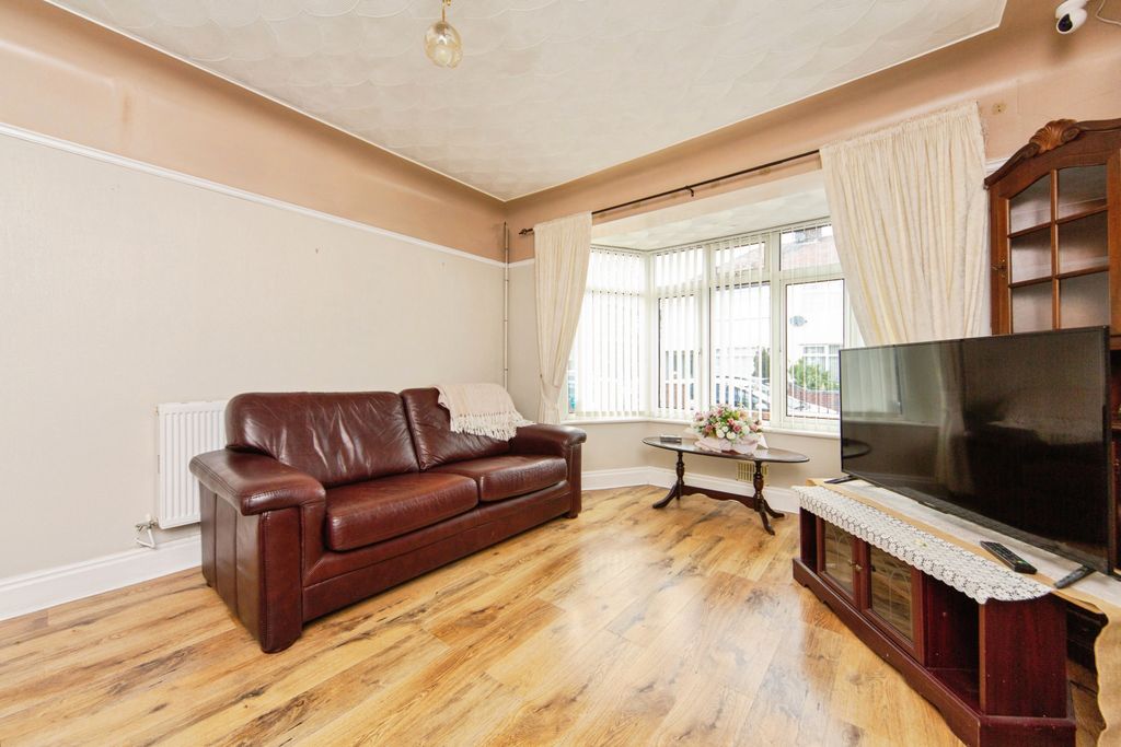 Property photo 2 of 15 Lounge