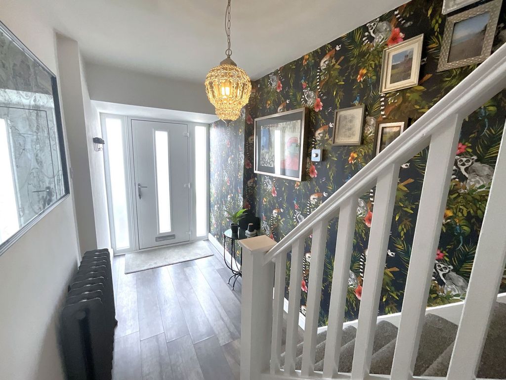 Property photo 2 of 25