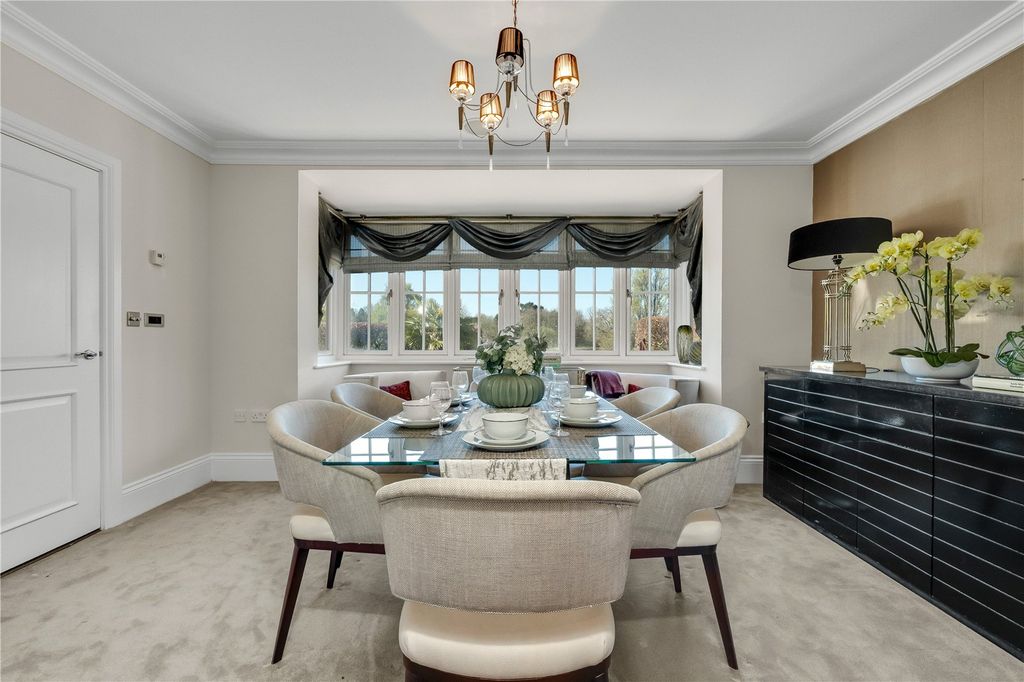 Property photo 3 of 19 Dining Room