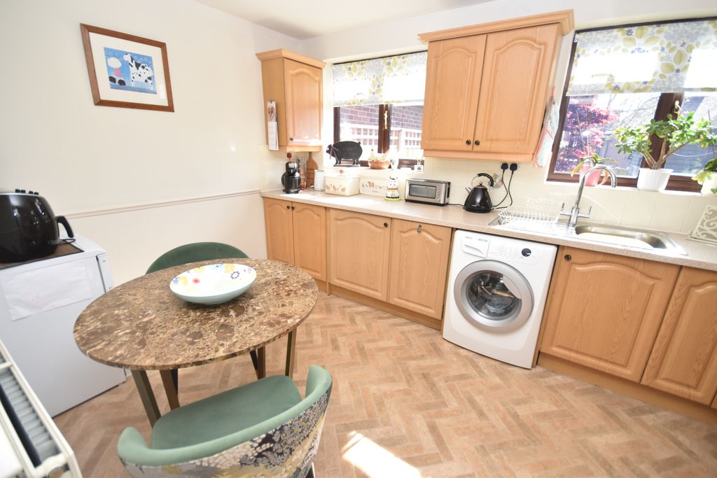 Property photo 2 of 16 Kitchen/Breakfast Room