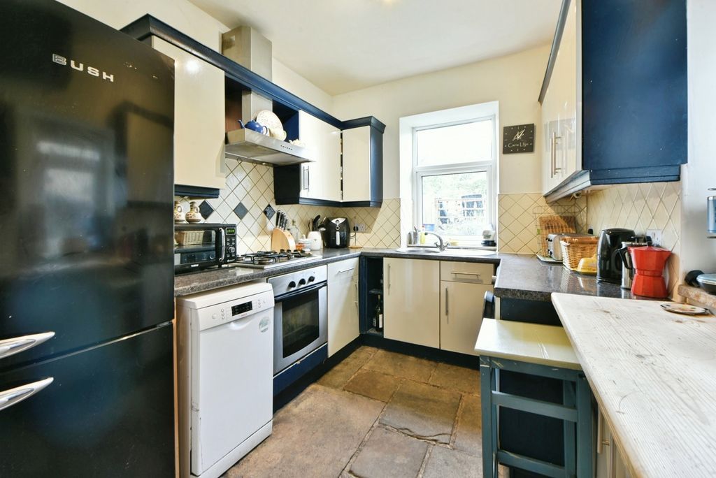 Property photo 2 of 13 Kitchen