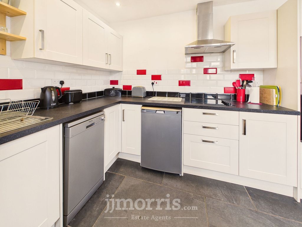 Property photo 3 of 23