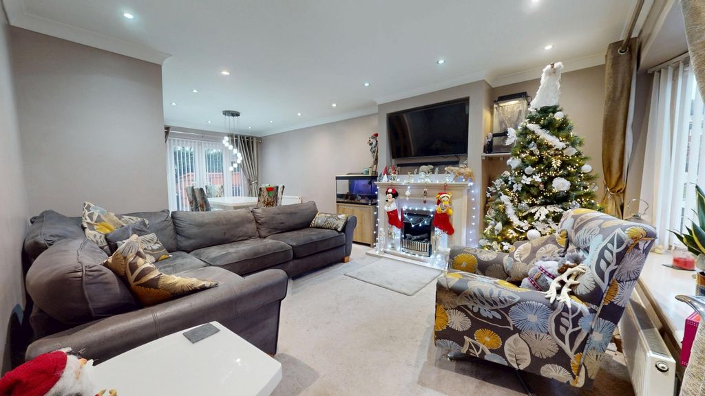 Property photo 3 of 32 4689964