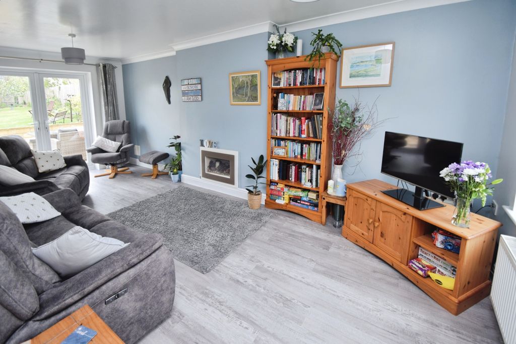 Property photo 2 of 19 A1d5E3E2-Lounge