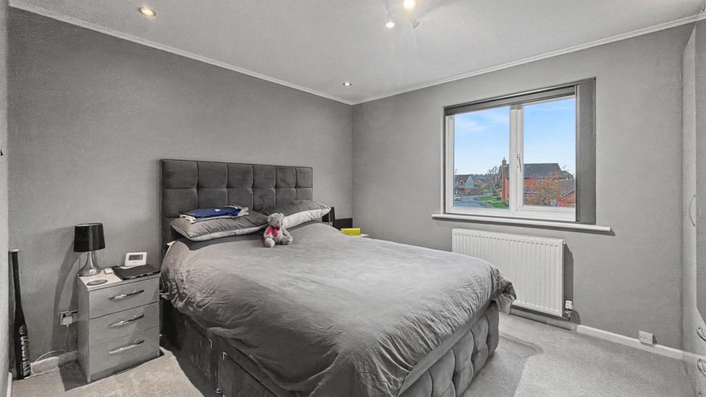 Property photo 2 of 13 4884981