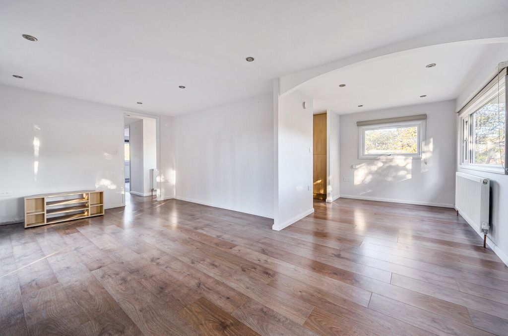 Property photo 3 of 20 Lounge/Dinner