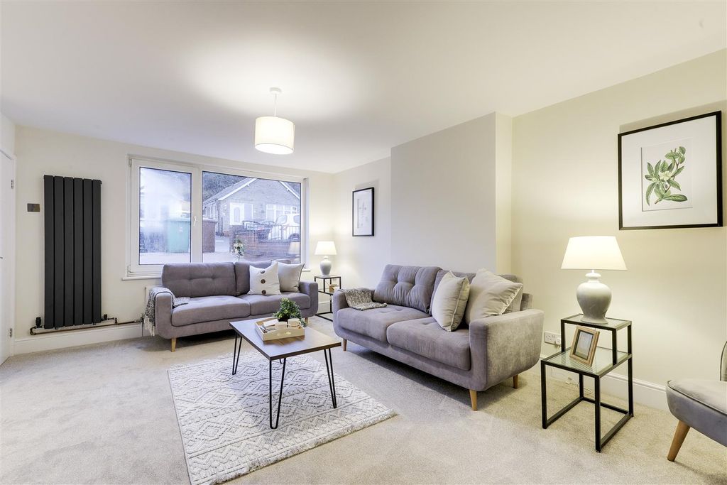 Property photo 2 of 21 1221.Jpg