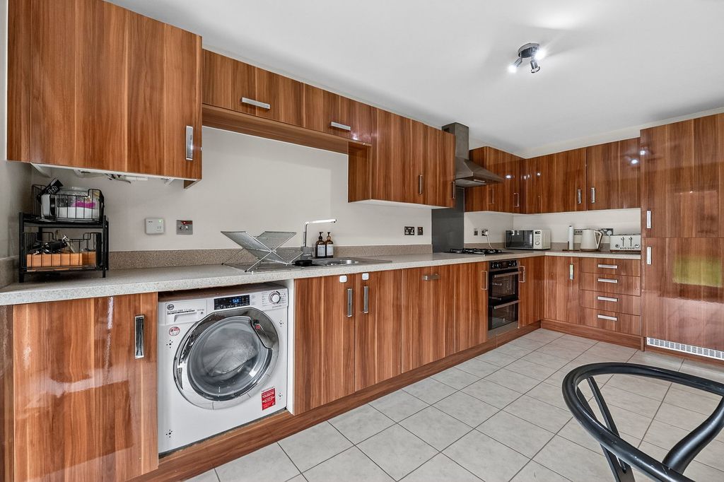 Property photo 2 of 31