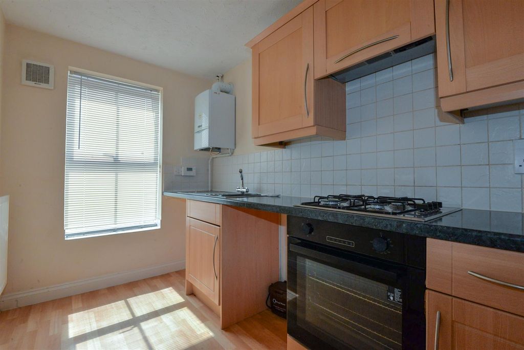 Property photo 2 of 18 Kitchen 2.Jpg