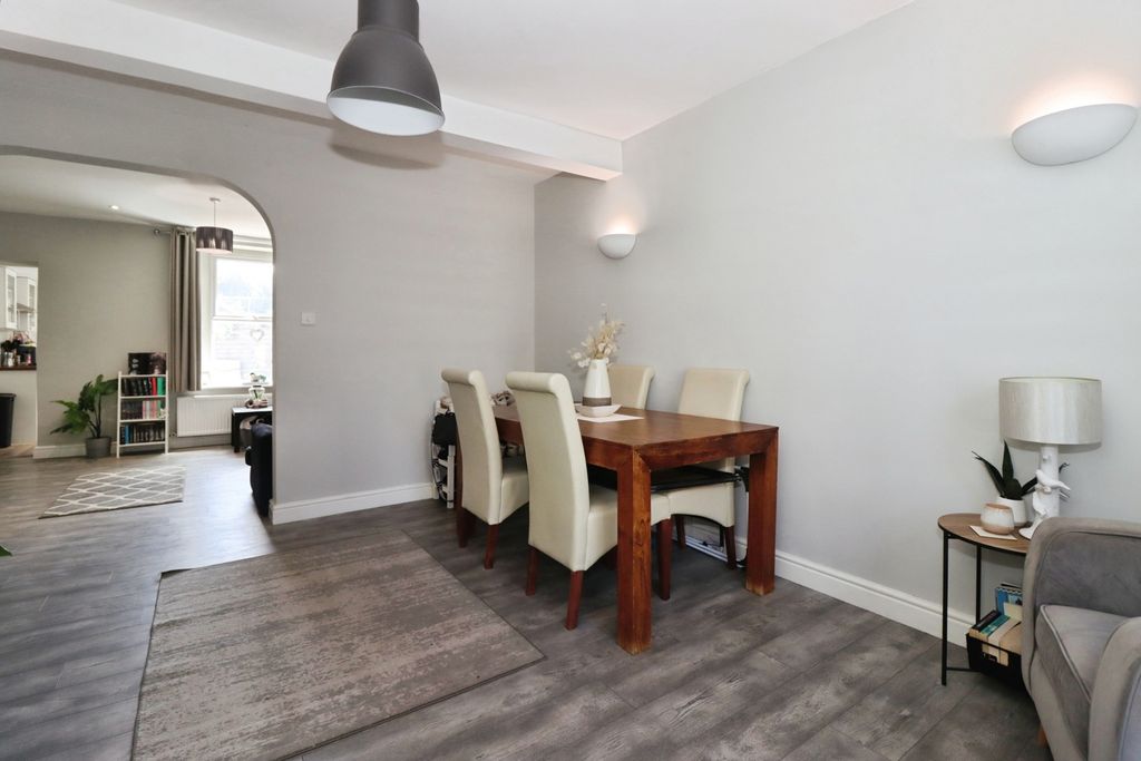 Property photo 3 of 14 Pbox-Img.Jpg