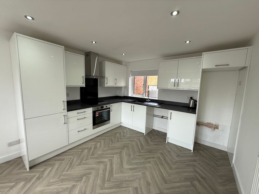 Property photo 2 of 14 Kitchen