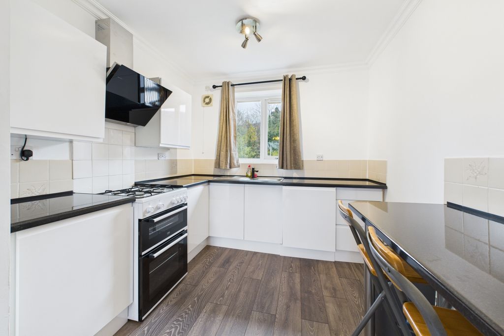 Property photo 2 of 9 Kitchen