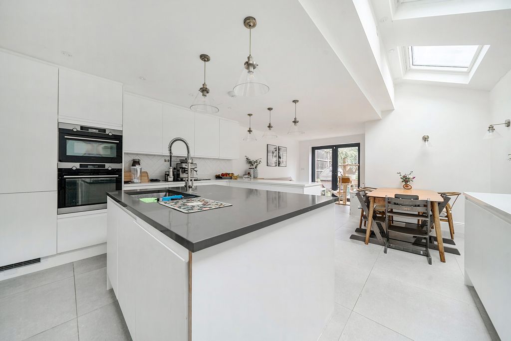 Property photo 2 of 34 Kitchen