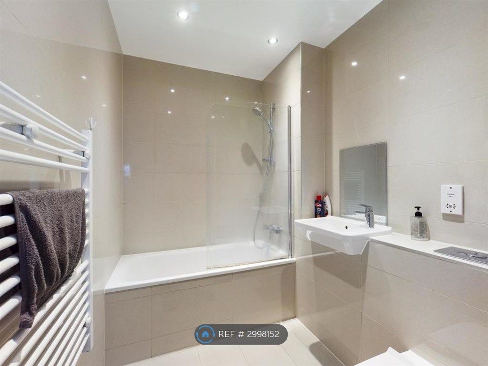 Property photo 3 of 11 Main Bathroom