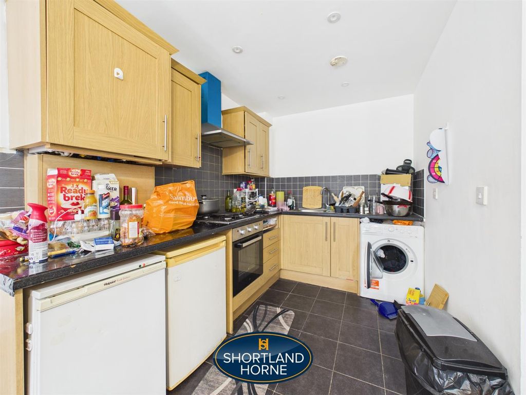 Property photo 3 of 12 Kitchen