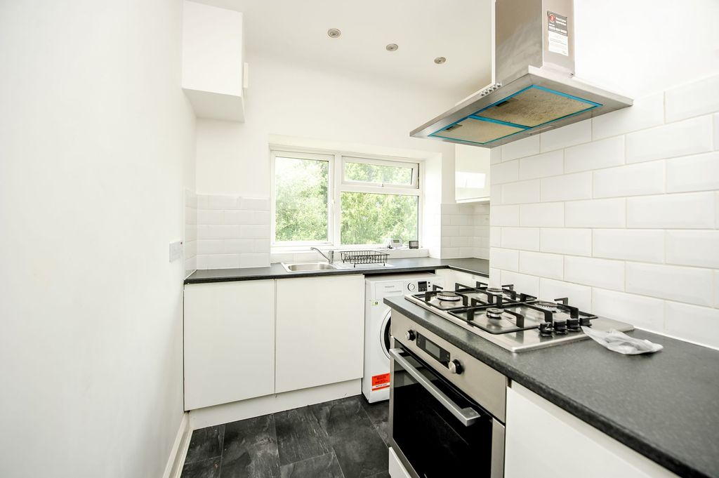 Property photo 2 of 7 Kitchen