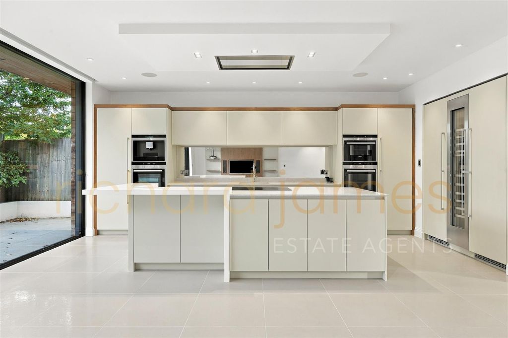 Property photo 3 of 25 14_Img_4983.Jpg