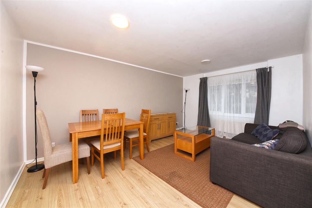 Property photo 2 of 7 23_Davies_Close_Pic_8.Jpg