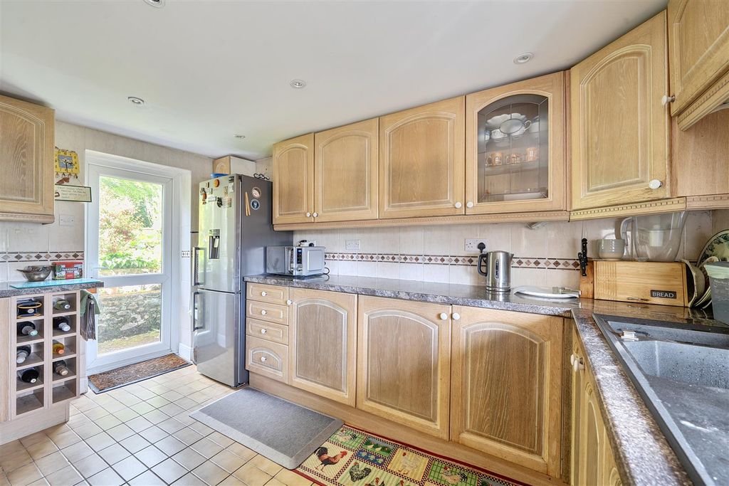 Property photo 3 of 20 Kitchen