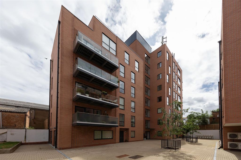 Property photo 1 of 26 Picture House Mews, E17