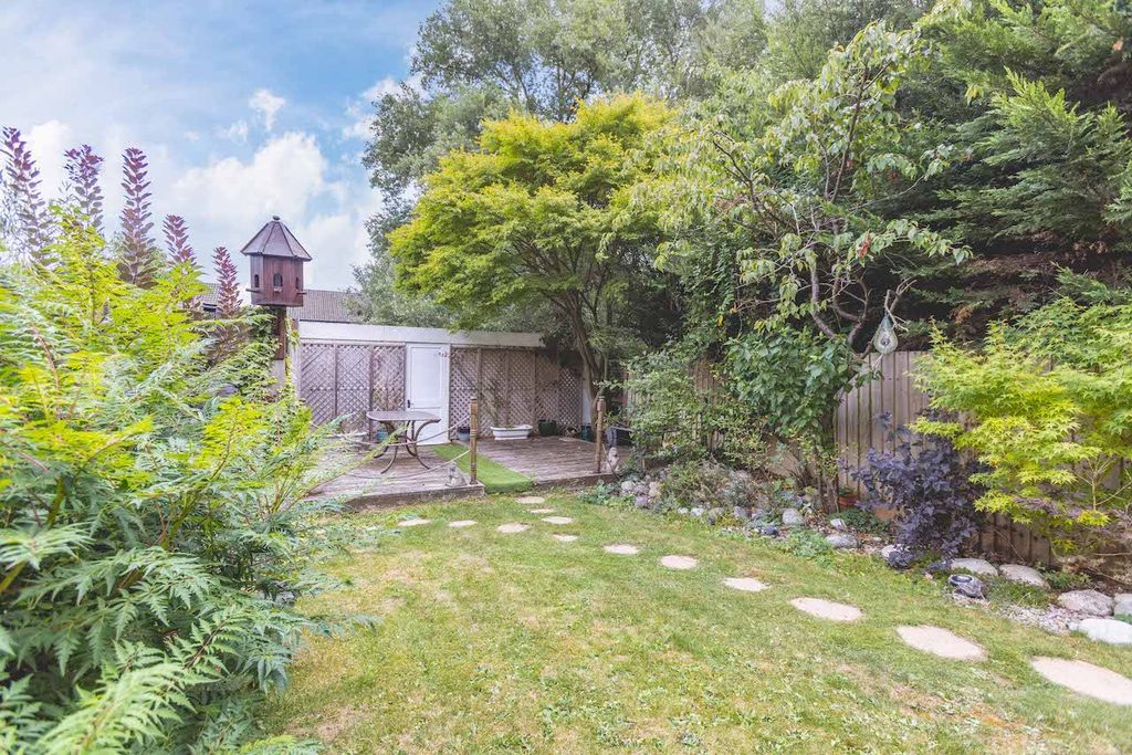 Property photo 2 of 20