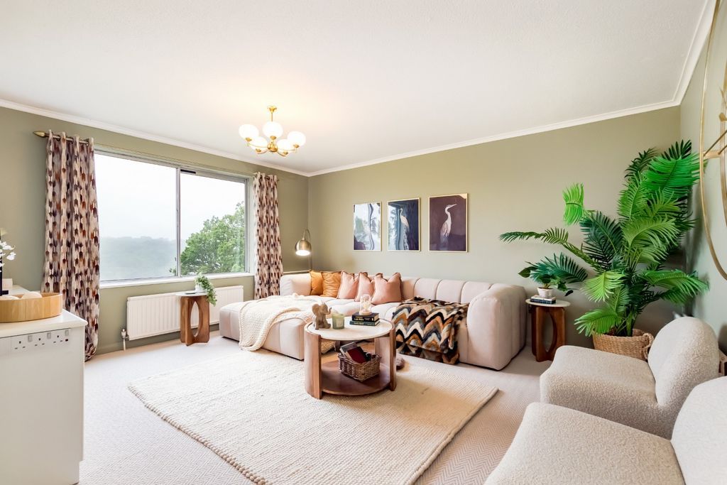 Property photo 3 of 16 Sitting Room