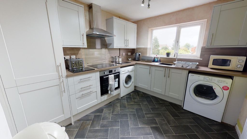 Property photo 3 of 6