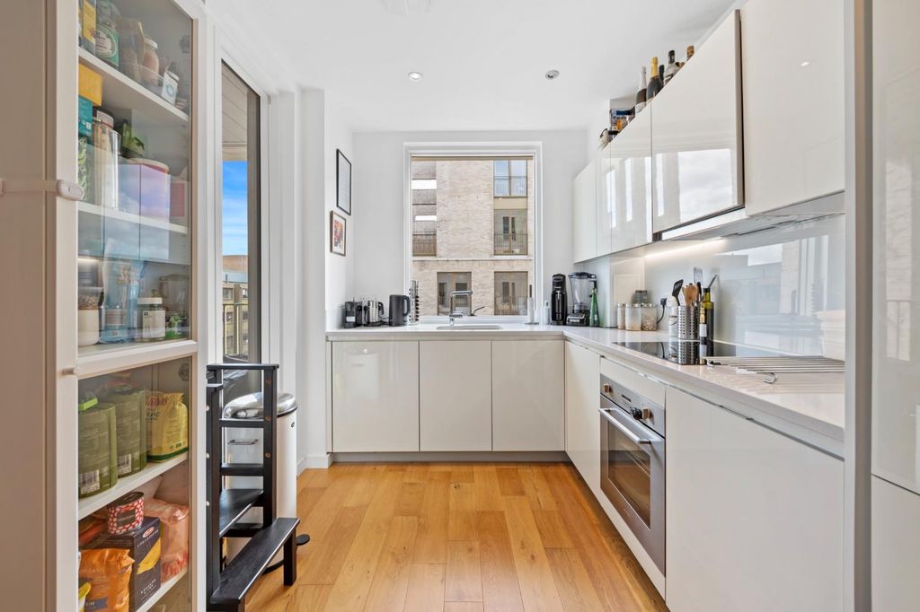 Property photo 2 of 10 Kitchen