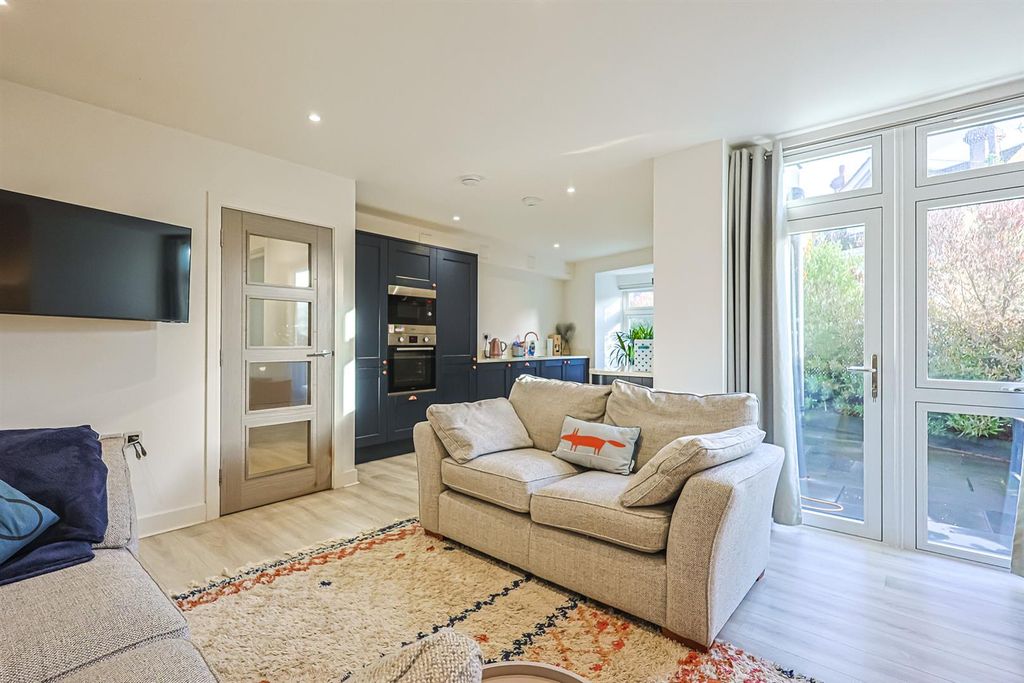 Property photo 2 of 11