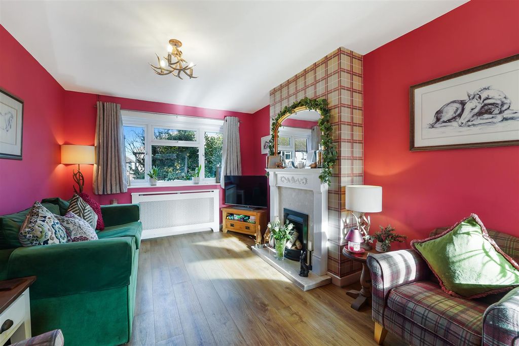 Property photo 2 of 14 Lewins Road