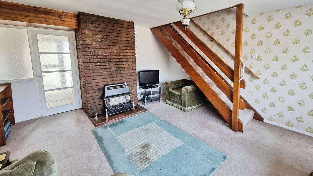Property photo 2 of 18 Lounge
