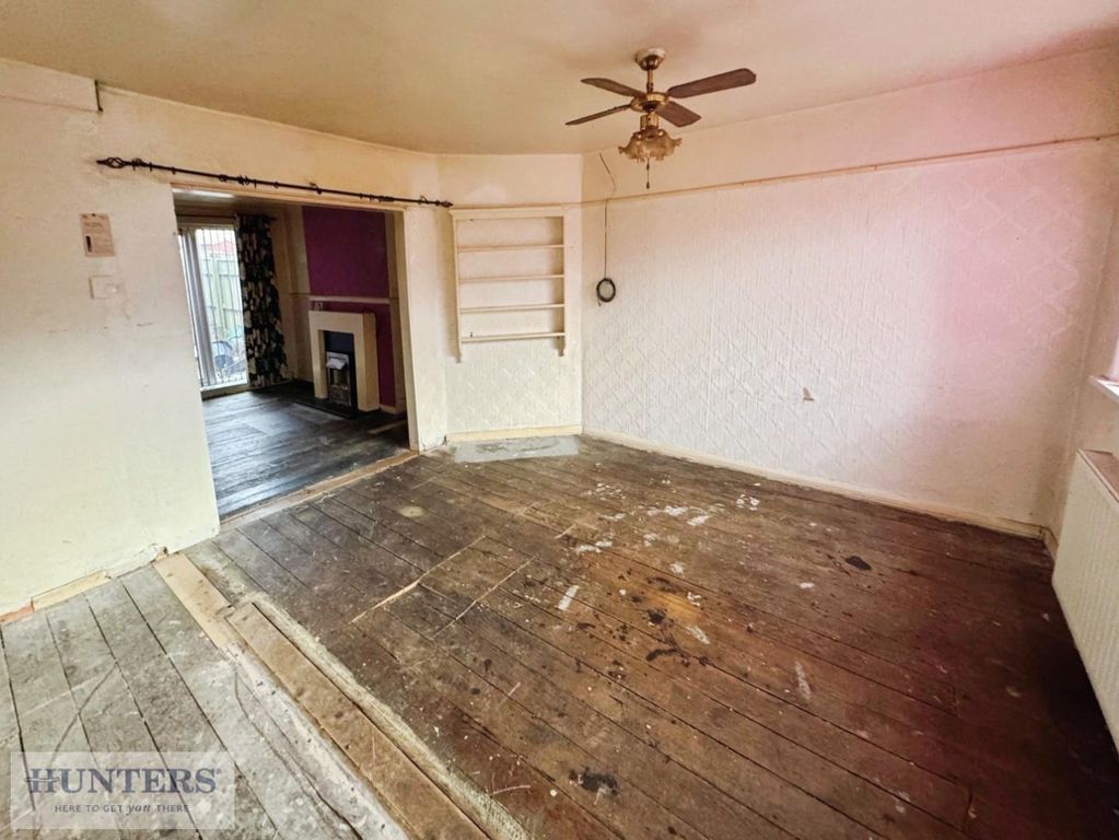 Property photo 3 of 11 Lounge