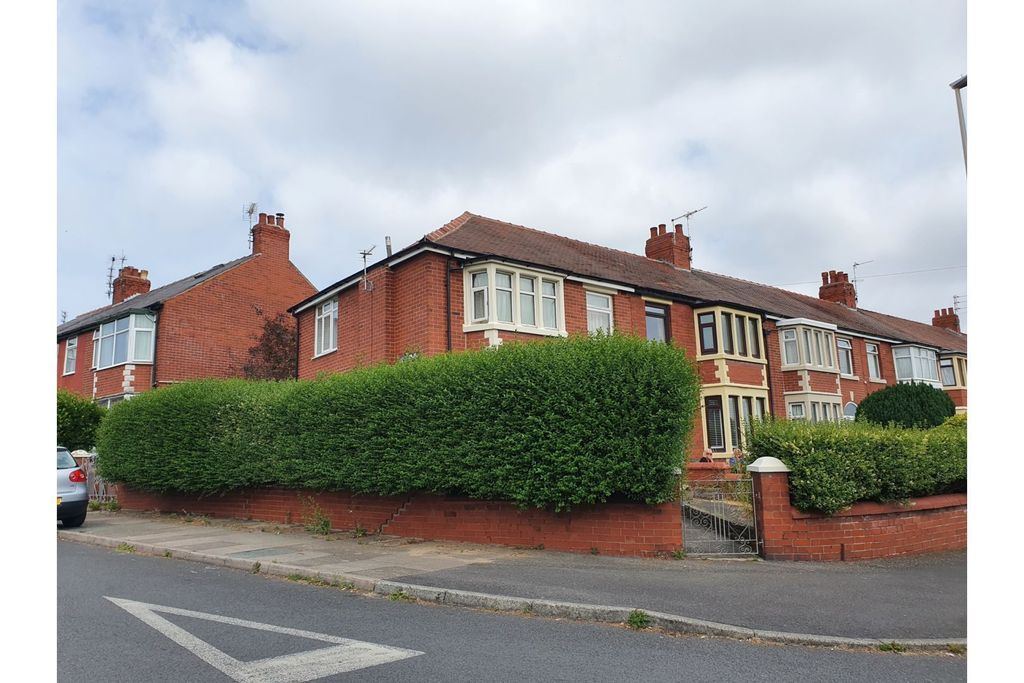 Property photo 2 of 11