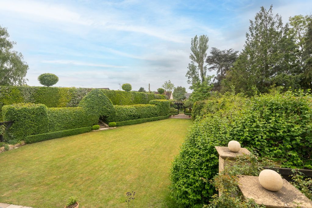 Property photo 3 of 39
