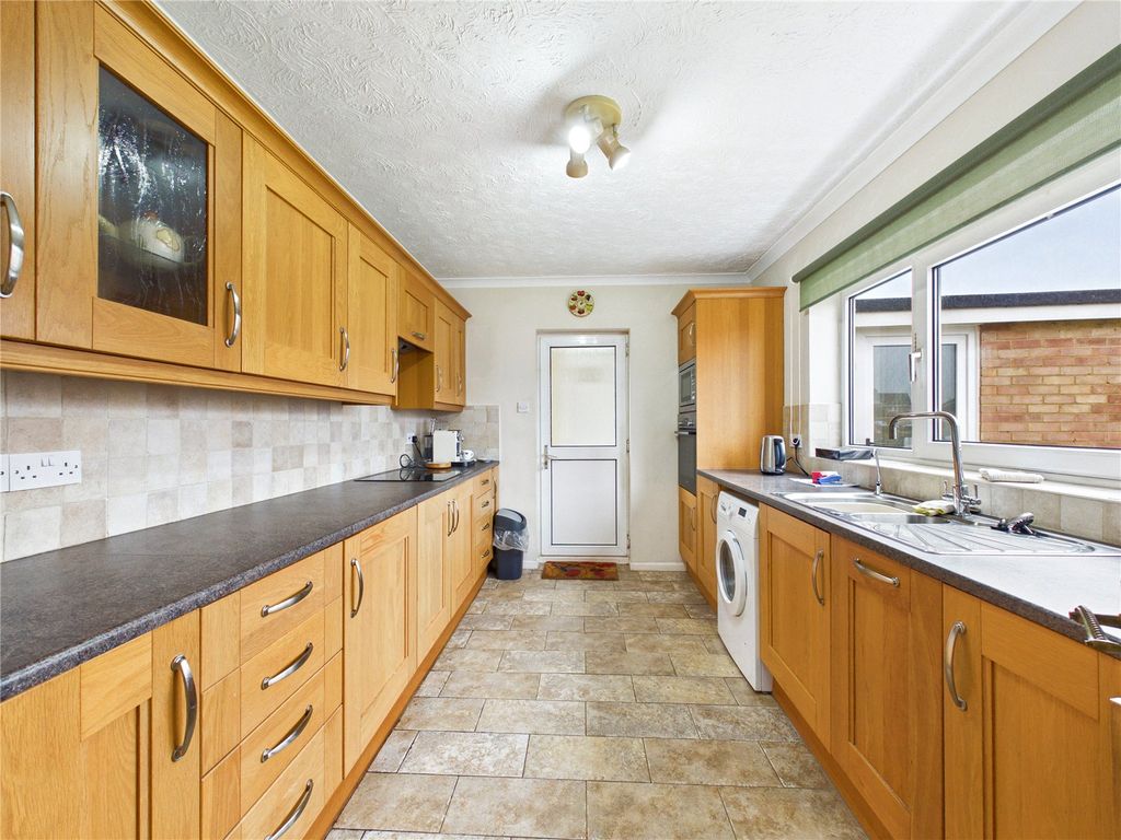 Property photo 2 of 16 Picture No. 11