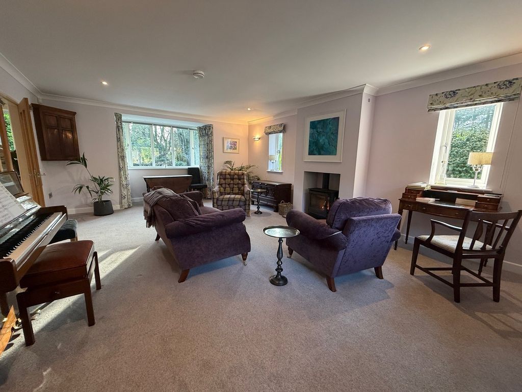 Property photo 2 of 39