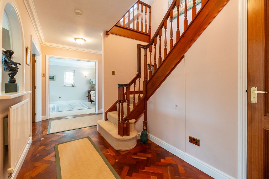 Property photo 3 of 34