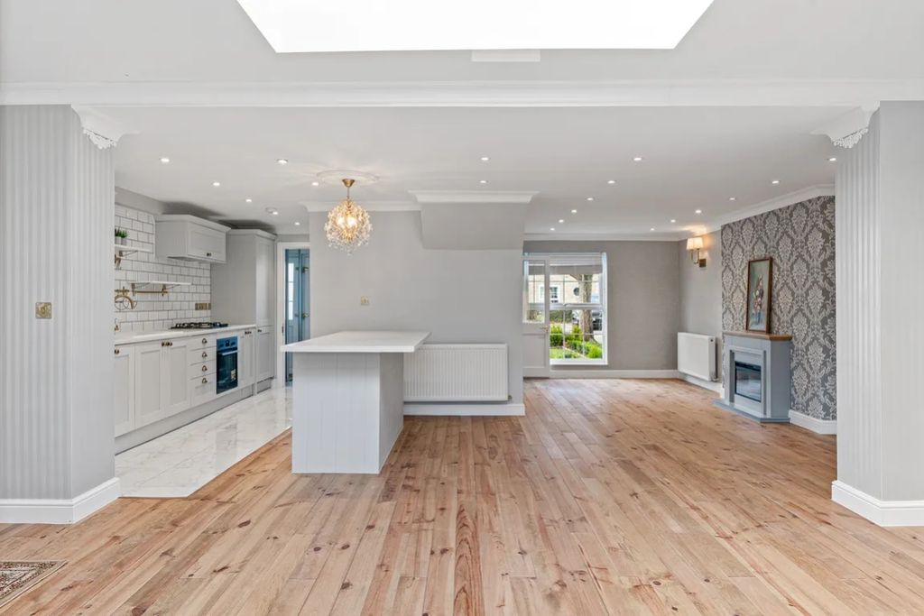 Property photo 3 of 19 Open Plan
