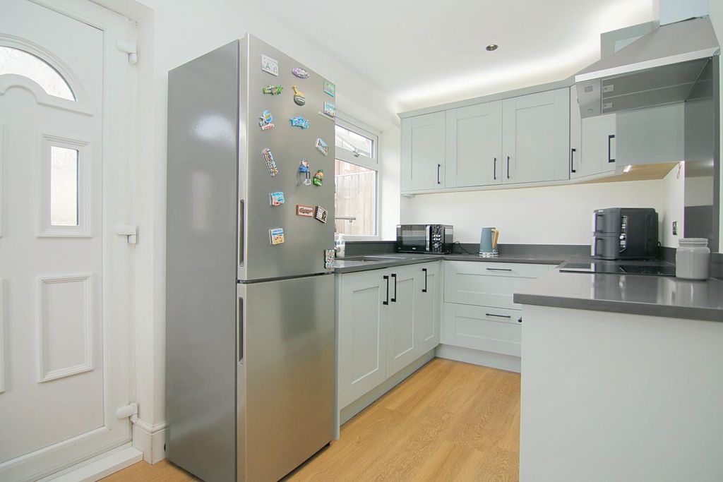 Property photo 3 of 17 Dining Kitchen
