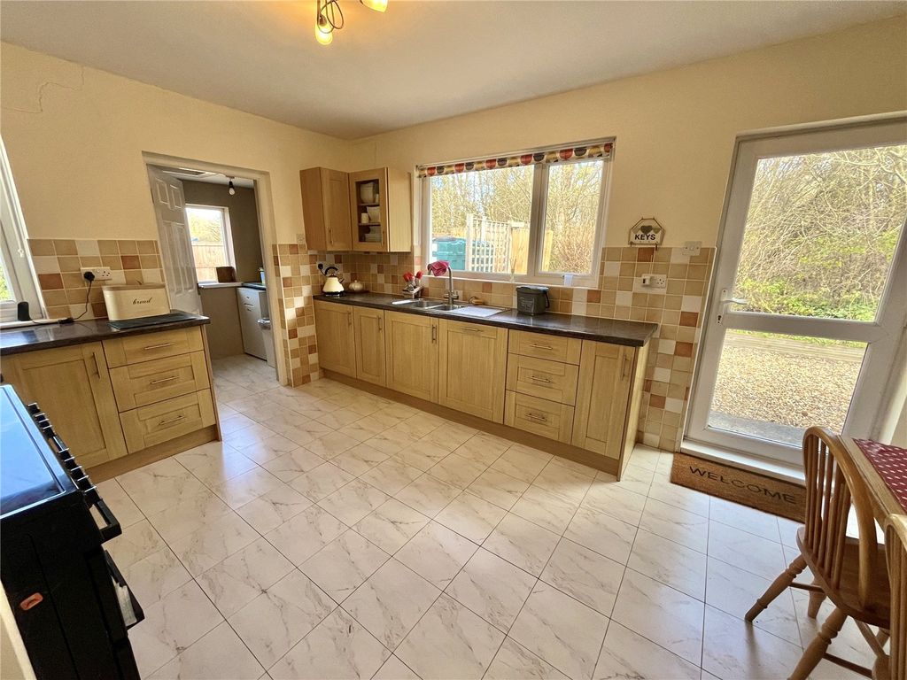 Property photo 2 of 27 Picture No. 11